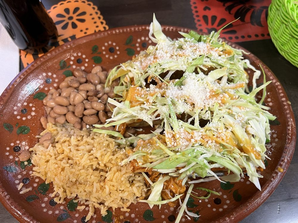 Tinga tacos with rice and beans
