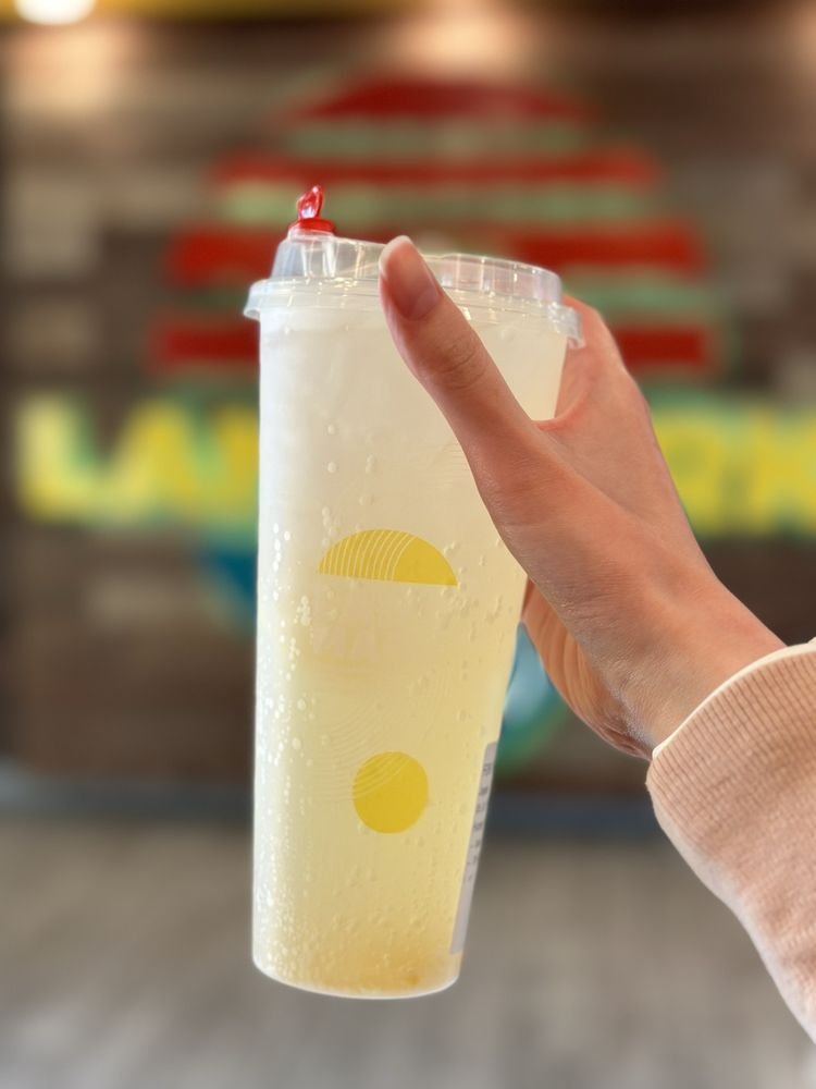 Honey Yuzu Lemon Sparkling with lemon slices